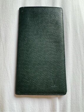 Authentic vintage Louis Vuitton Forest Green Saffiano-leather Long Bifold Wallet